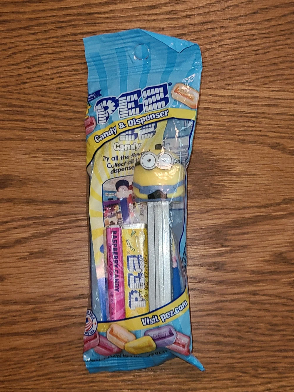 Vintage Despicable Me / Minions themed PEZ candy dispenser.
